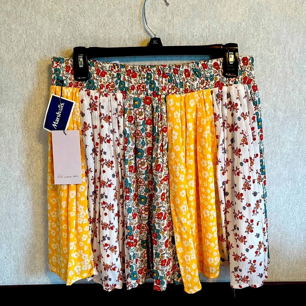 Xtra large no zipper multicolor skirt.  Wide elastic waist band.
